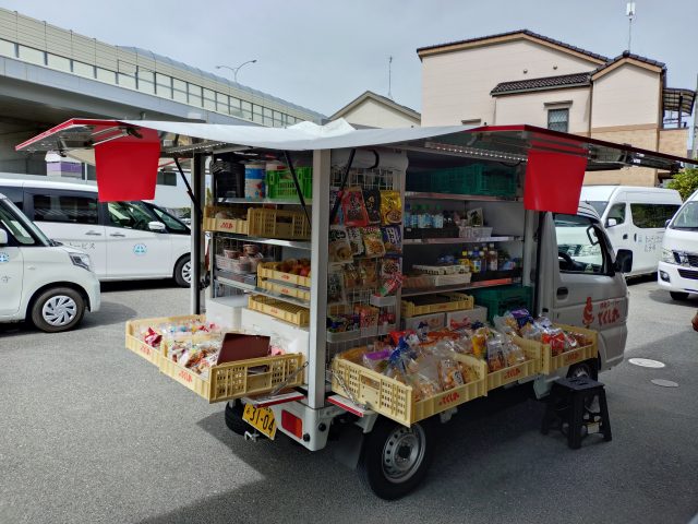移動スーパー　「とくし丸」